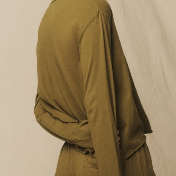 🔸NWT🔸The Great Long Sleeve Crop Tee in Fir Green - Picture 4 of 13